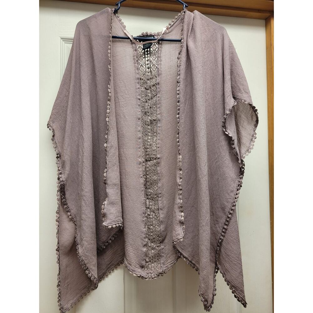 Steve Madden Women’s Light Lavender Boho Kimono Crochet Lace Trim Ruana OSFM